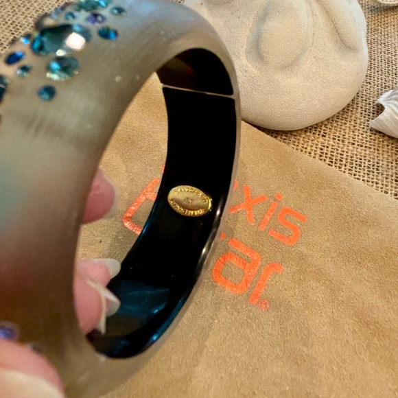Alexis Bittar crystal lucite hinged bracelet - Picture 3 of 4
